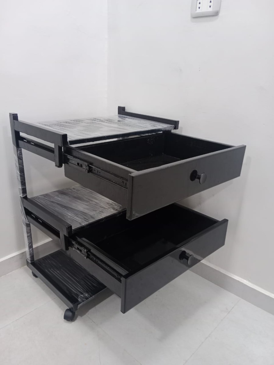 ترابيزة أدوات طبية 3 رف مزودة ب أدراج