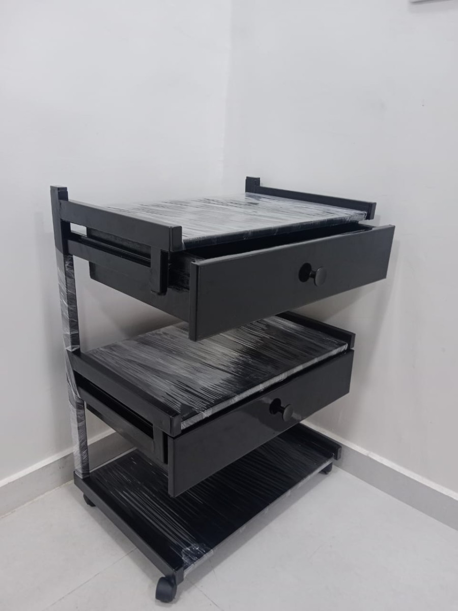 ترابيزة أدوات طبية 3 رف مزودة ب أدراج